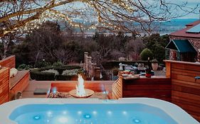 Luxury Nature Retreat - Spa, Cedar Sauna & Stunning Views